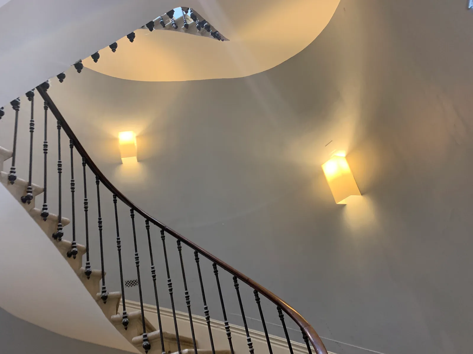 Applique UP and DOWN cage escalier parties communes