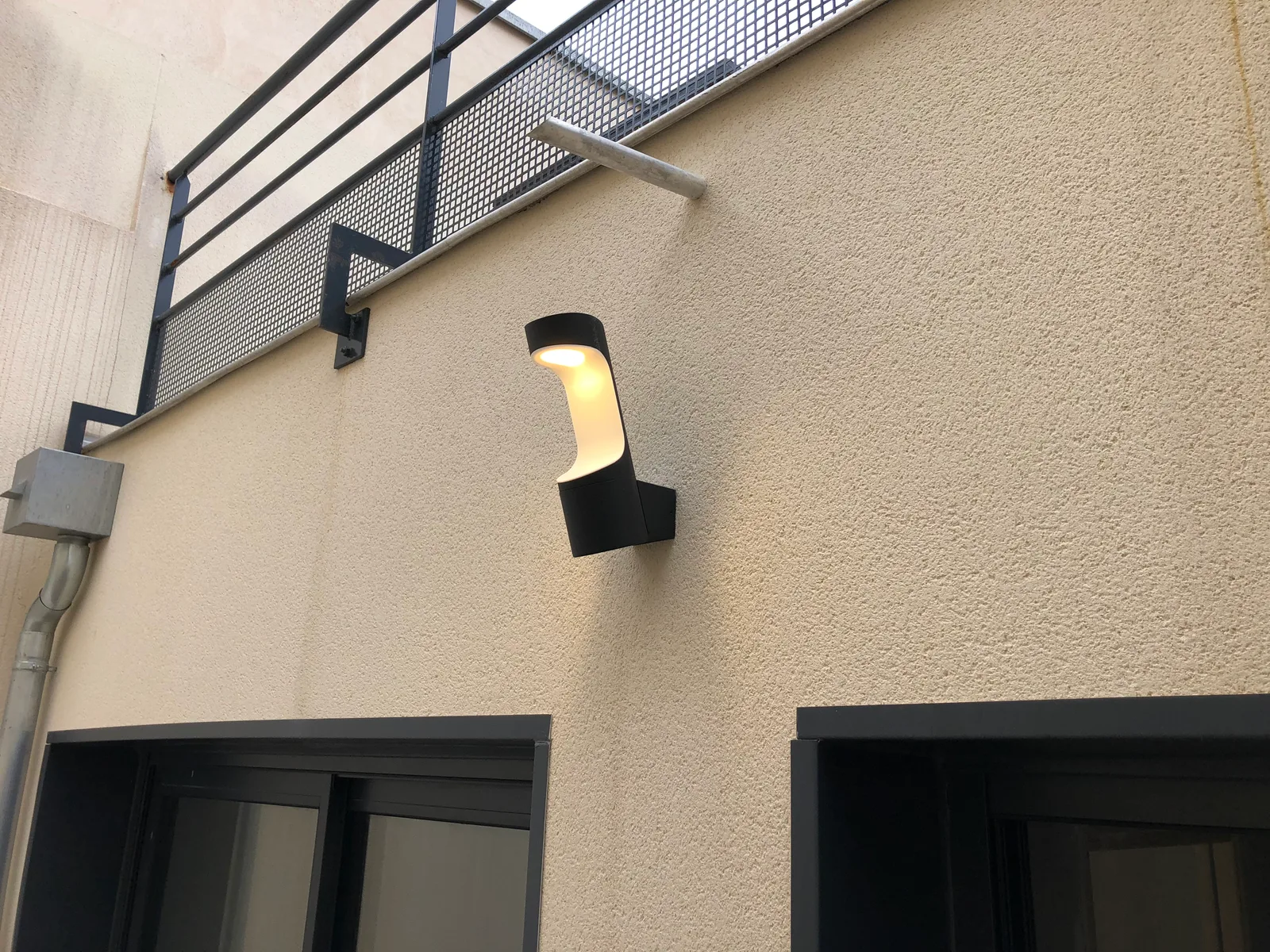 Luminaire etanche en applique terrasse